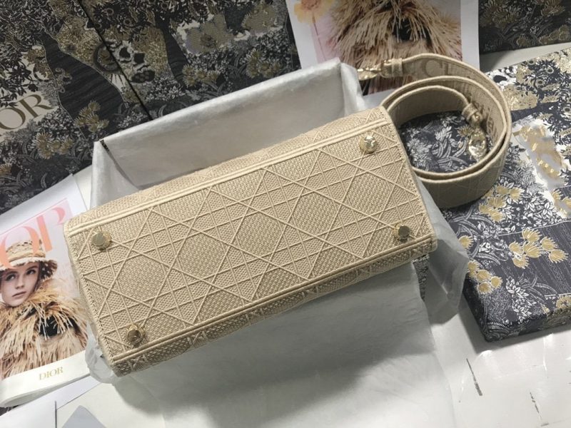 13265202929482286_fcfdef30-4e46-42b2-a011-136a3ee0fdbe MEDIUM LADY D-LITE BEIGE CANNAGE EMBROIDERY