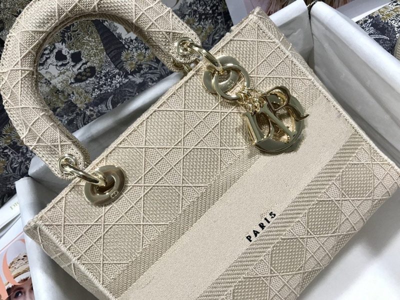 13265202930403588_fbc312e7-d2e7-41b8-a168-cf9c0dd71605 MEDIUM LADY D-LITE BEIGE CANNAGE EMBROIDERY