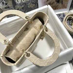 13265202932781664_6902c2ca-51f6-4fd5-9047-10afb7f98904 MEDIUM LADY D-LITE BEIGE CANNAGE EMBROIDERY