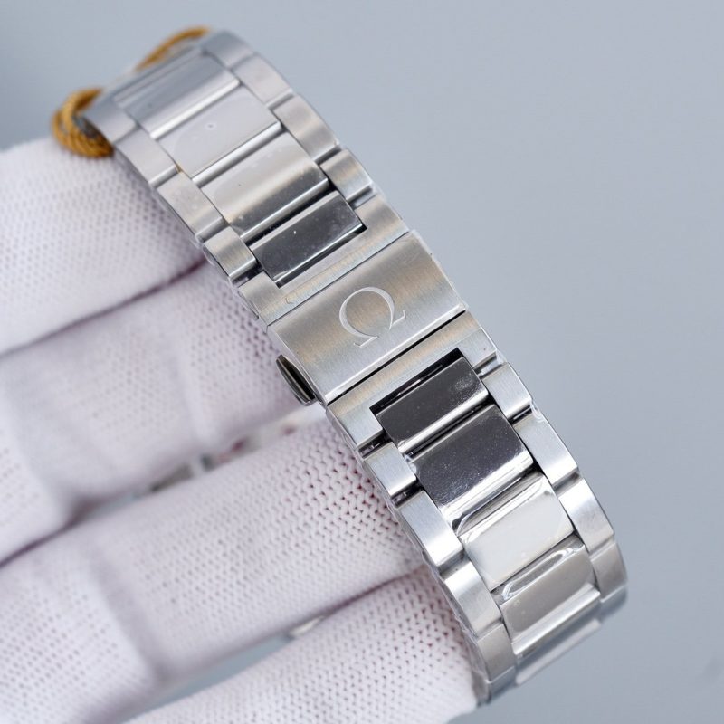 13266599214633037_36eb34fd-8e81-49e1-b9e7-a3cb8a71df70 SEAMASTER AQUA TERRA 150M CO-AXIAL 41MM GAUSS-BUMBLEBEE