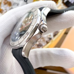 13267297502695782_c90ca0b7-fc76-41ed-9b43-d93c57f4f687 SEAMASTER DIVER MASTER CHRONOMETER 42MM NEKTON EDITION