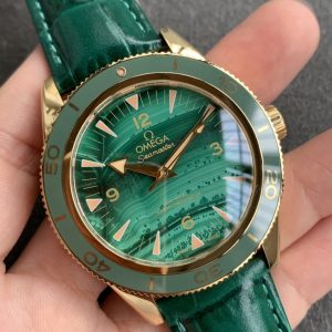 13267814299266590_78978177-55ca-4d84-9d28-04a95282e22d SEAMASTER 300 GREEN DIAL LIMITED EDITION