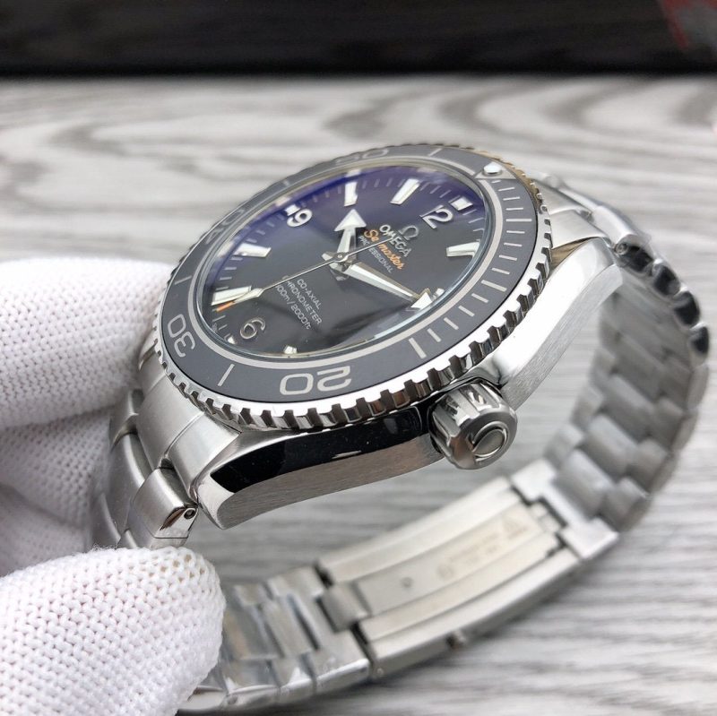 SEAMASTER PROFESSIONAL PLANET OCEAN 600M STEEL CASE BLACK DIAL