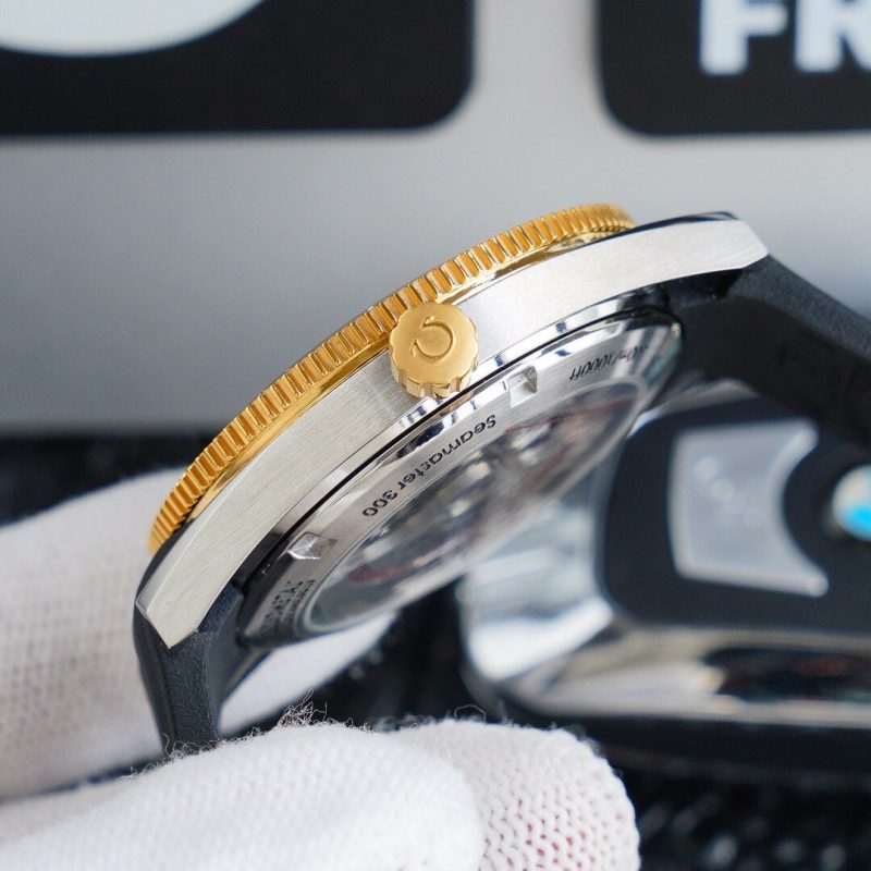 13271425672306869_b45d40a6-dd24-4ebf-860c-f25cb7d78aa4 SEAMASTER 300M CO-AXIAL RUBBER