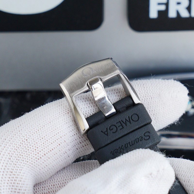 13271425673115704_77142c64-7587-4b9e-b03f-7d3e57b6e866 SEAMASTER 300M CO-AXIAL RUBBER