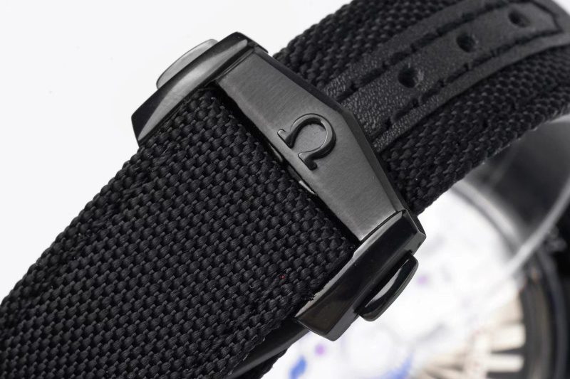 SPEEDMASTER DARK SIDE OF THE MOON GREY DIAL