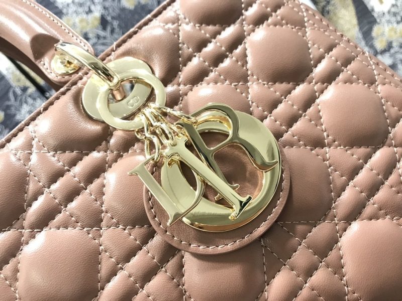 13272662804299979_e4d143fa-f652-498e-a0f4-72da0b5cacaf LARGE LADY BAG 32CM BEIGE CANNAGE LAMBSKIN