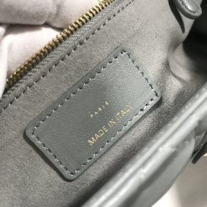 13272662866946184_37f00b3a-757f-4bbf-b6b3-dd144684e148 LARGE LADY BAG 32CM GRAY CANNAGE LAMBSKIN