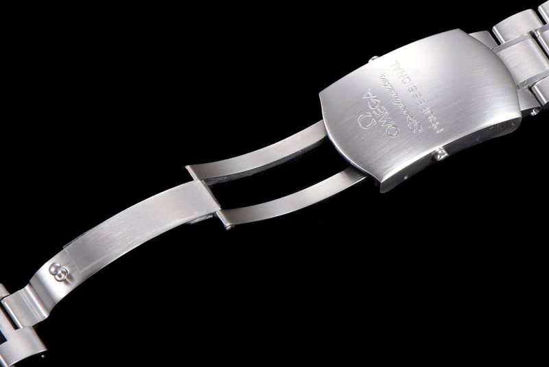 SPEEDMASTER MOONWATCH SNOOPY BLACK BEZEL