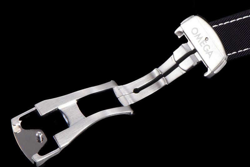 SPEEDMASTER MOONWATCH SNOOPY BLACK BEZEL TEXTILE