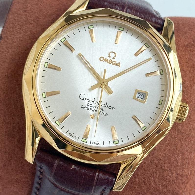 13273871468590885_815ba3fe-7439-4c9d-a41d-f98093f2f9dc CONSTELLATION 40 GOLD CASE LEATHER STRAP