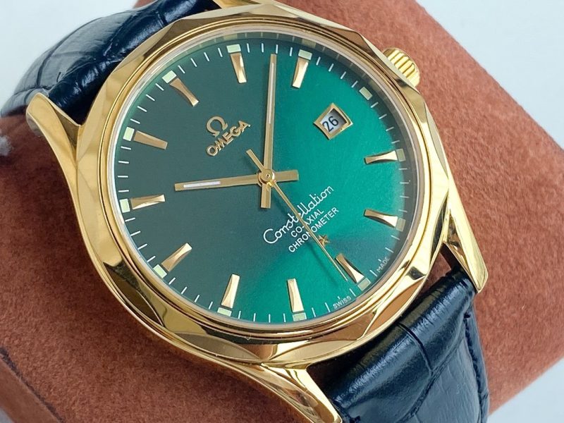 13273871470990509_e2f5c227-d956-45d5-98ed-d4e89462e13a CONSTELLATION 40 GOLD CASE LEATHER STRAP