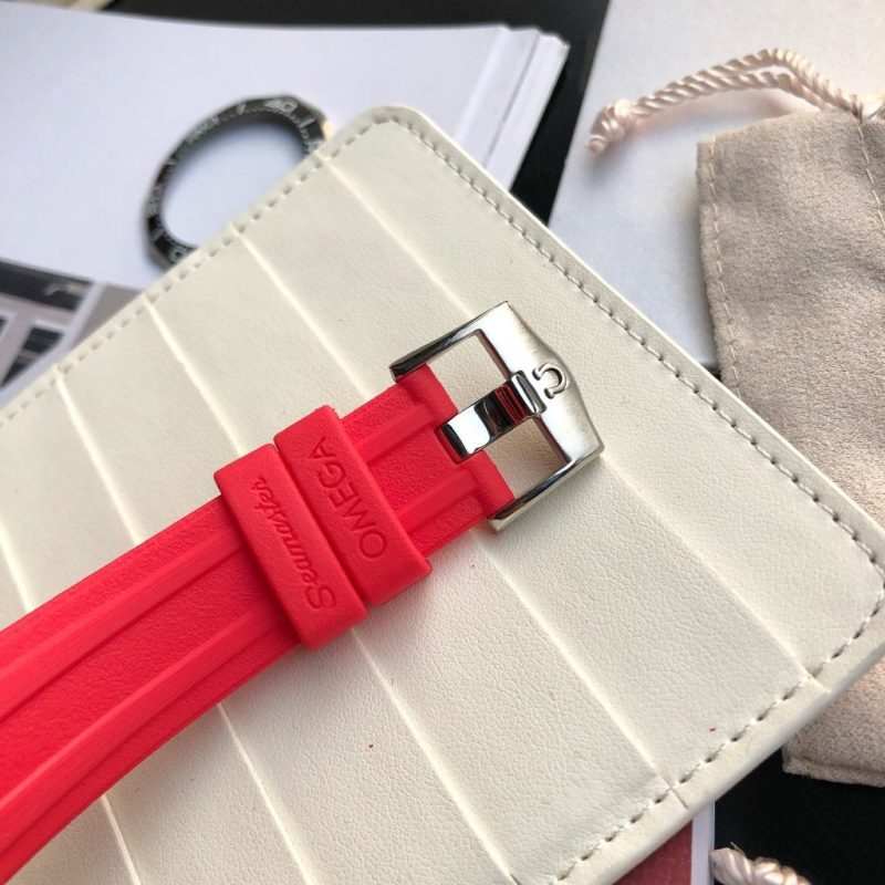 SEAMASTER DIVER 300M CO-AXIAL 42MM 007 RED RUBBER