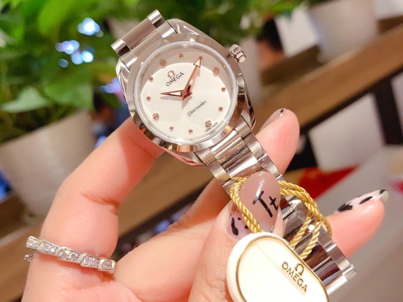 13275597356013441_3c07e3ff-1aff-4eaa-b80a-f0c272c841b1 AQUA TERRA 28MM QUARTZ STEEL WHITE DIAL