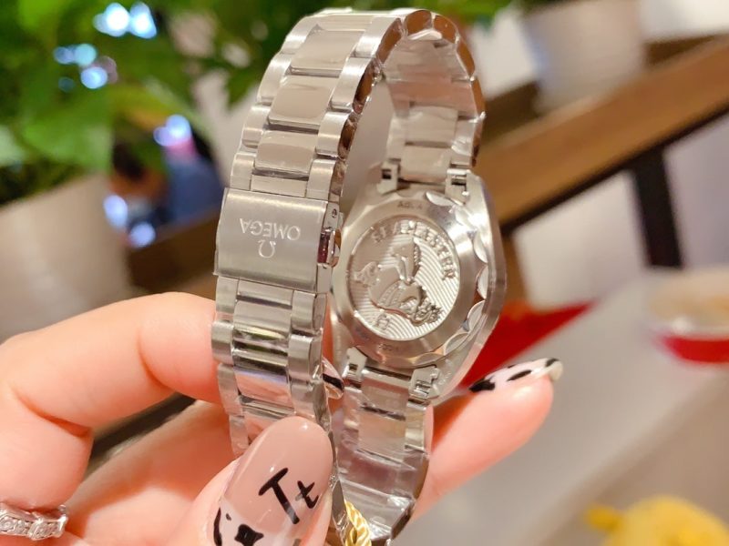 13275597358637418_37bc0f38-37b2-408a-9ca3-23c22bd416c1 AQUA TERRA 28MM QUARTZ STEEL WHITE DIAL