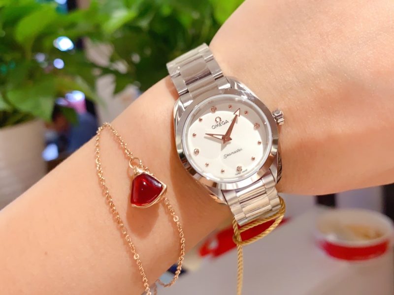 13275597360613814_4e754753-4ce4-4b60-bdfd-47cc452d42ce AQUA TERRA 28MM QUARTZ STEEL WHITE DIAL