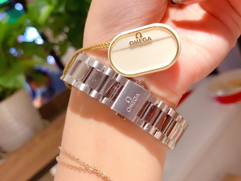 13275597361713223_1c90f195-d477-4d70-a7fd-c9554df29dc3 AQUA TERRA 28MM QUARTZ STEEL WHITE DIAL