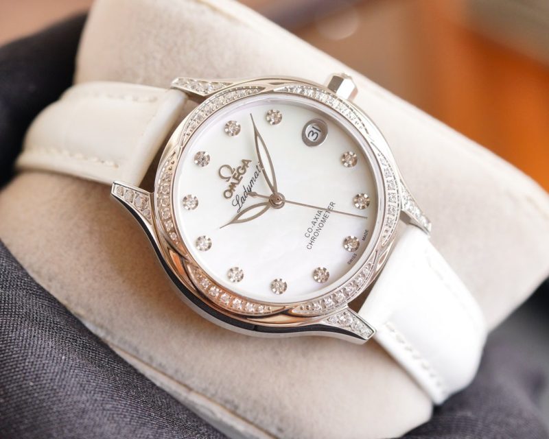 13276024912179944_b86a0d67-a13d-4ffd-99d4-4c58af7898a6 DE VILLE LADYMATIC 31MM DIAMOND BEZEL MOP DIAL