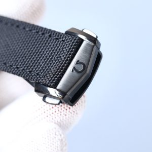 13277920332395753_cb12ced0-2090-44f9-81f7-140d607d91db SPEEDMASTER DARKSIDE OF THE MOON BLACK CASE TEXTILE