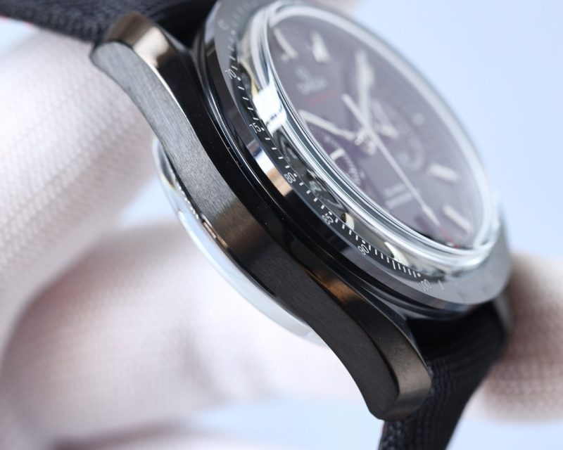 13277920333391094_a1711ac8-2b1e-4b70-abcd-1102e243fe2b SPEEDMASTER DARKSIDE OF THE MOON BLACK CASE TEXTILE