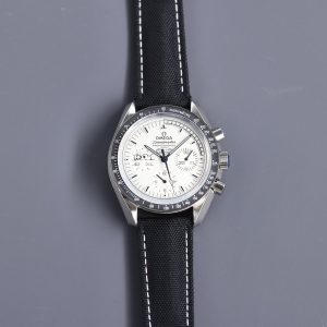 13279909473316037_4a4368c7-3189-47c6-8b9b-a5110e3ec89a SPEEDMASTER 42MM SNOOPY WHITE DIAL