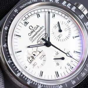 13279909489785978_a6889d62-186a-45de-809b-96e2a6b1ff11 SPEEDMASTER 42MM SNOOPY WHITE DIAL