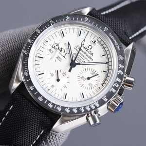 13279909503154324_4ebb922c-11cf-4f66-8bb2-b80b928c74f6 SPEEDMASTER 42MM SNOOPY WHITE DIAL