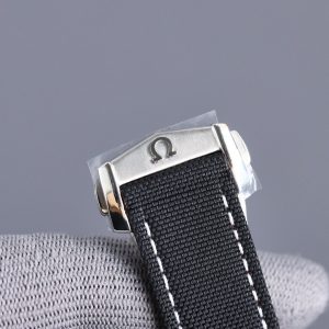 13279909510561512_212d4ca2-1a5a-4090-b9ee-f796fafa099a SPEEDMASTER 42MM SNOOPY WHITE DIAL