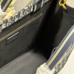 CD LARGE BOOK TOTE 42 BLUE OBLIQUE EMBROIDERY