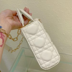 13350661497555691_f15e758b-8db5-41f9-8dac-aa5c4a4f3108 MEDIUM LADY D-JOY 26 WHITE LAMBSKIN