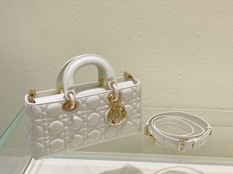 13350661500806884_2fafcc09-7d5c-4eee-b326-a760e63b50d2 MEDIUM LADY D-JOY 26 WHITE LAMBSKIN