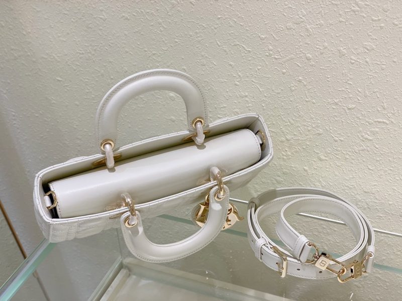 13350661502307711_39edfc27-051e-44f6-927a-dafc94743803 MEDIUM LADY D-JOY 26 WHITE LAMBSKIN