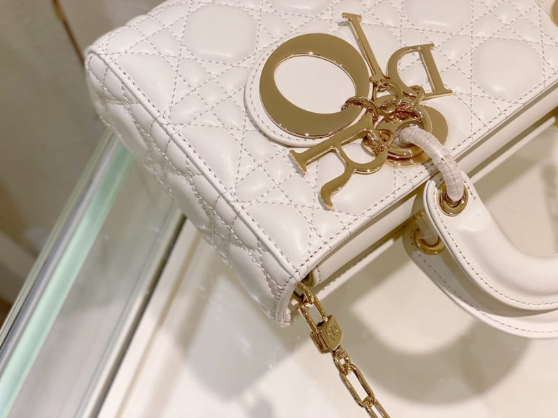 13350661505669599_229db626-f674-4c5d-9efc-ec9ae17de47d MEDIUM LADY D-JOY 26 WHITE LAMBSKIN