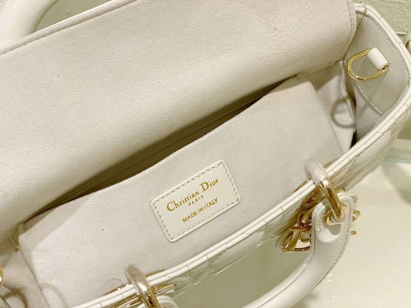 13350661507399626_da55918f-3e44-445a-8d75-922a74961e46 MEDIUM LADY D-JOY 26 WHITE LAMBSKIN