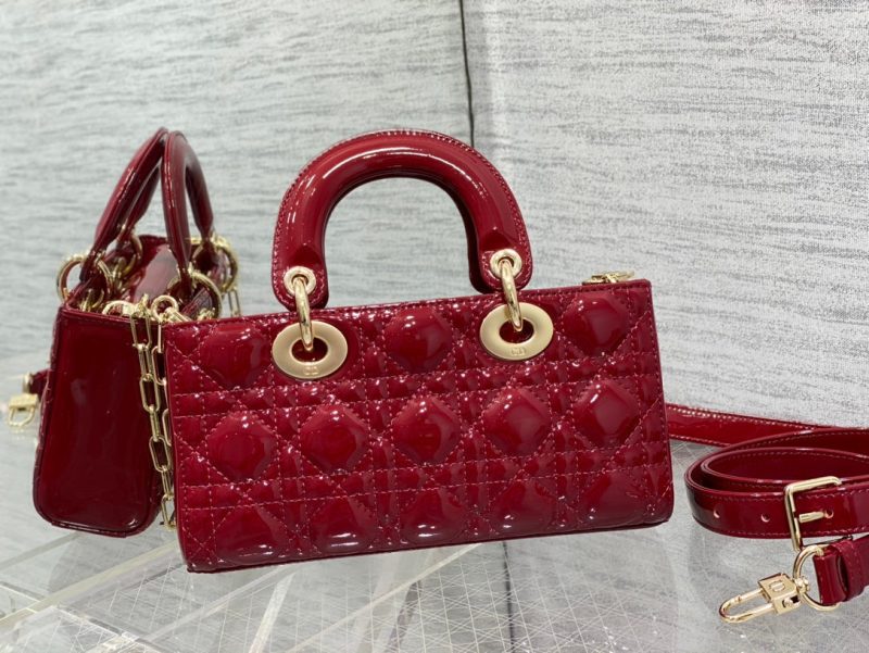 13350670357780101_647623e3-b16f-4a7f-bfa8-909935108d07 SMALL LADY D-JOY 22 RED PATENT CALFSKIN