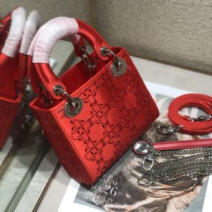 LADY 24 HANDBAG EMBOSSED DIAMOND IN CHERRY RED CALFSKIN