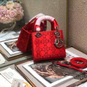 LADY 24 HANDBAG EMBOSSED DIAMOND IN CHERRY RED CALFSKIN
