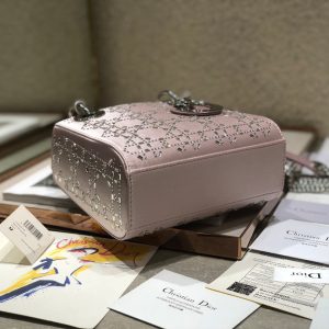 LADY 24 HANDBAG EMBOSSED DIAMOND IN SILVER CALFSKIN