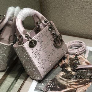 LADY 24 HANDBAG EMBOSSED DIAMOND IN SILVER CALFSKIN