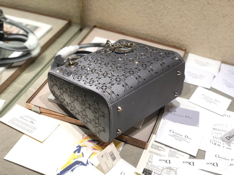 LADY 24 HANDBAG EMBOSSED DIAMOND IN GREY CALFSKIN