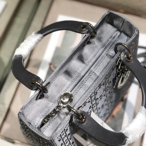 LADY 24 HANDBAG EMBOSSED DIAMOND IN GREY CALFSKIN