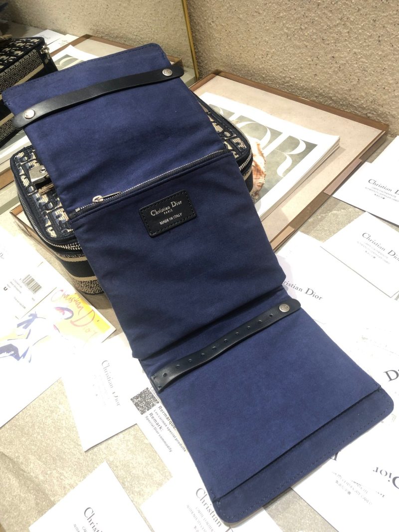 20200326_i1585212585_207_8_jpg SMALL 24 VANITY CASE IN BLACK MONOGRAM OBLIQUE JACQUARD