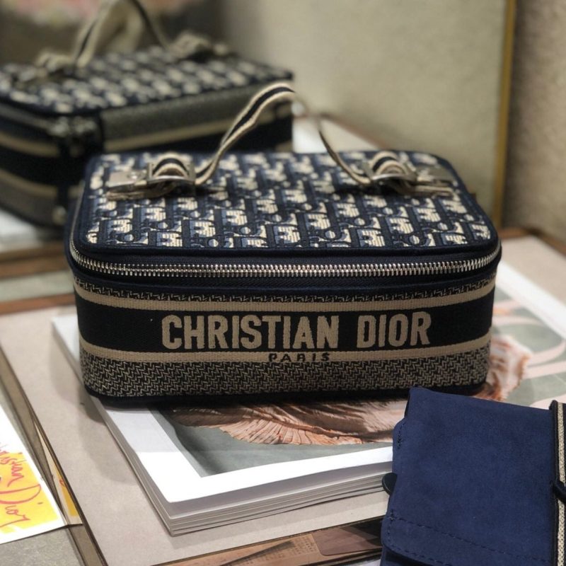 20200326_i1585212585_8827_0_jpg SMALL 24 VANITY CASE IN BLACK MONOGRAM OBLIQUE JACQUARD