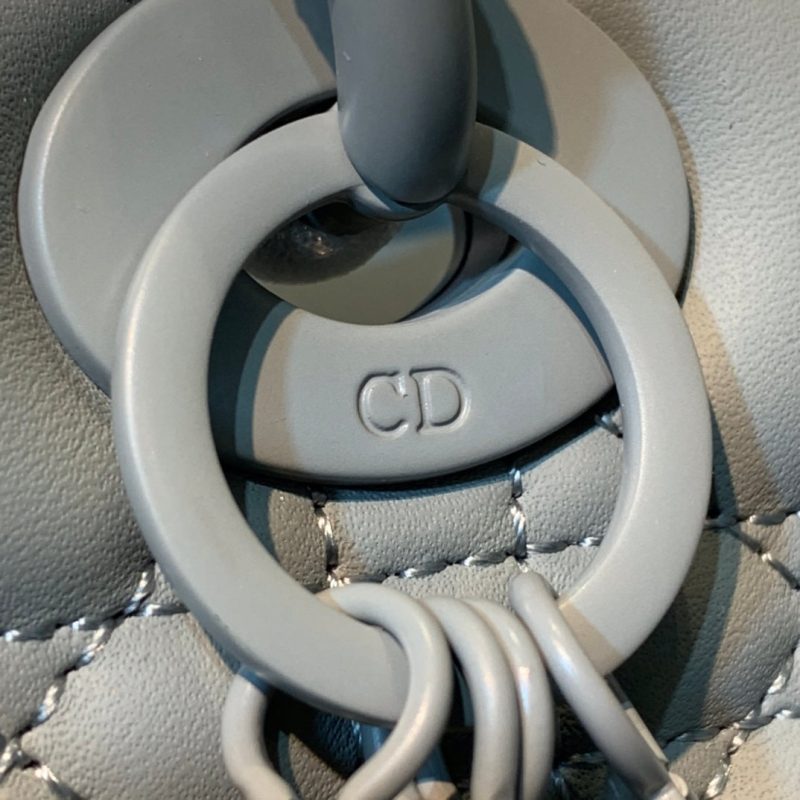 20200522_i1590157184_8282_8_jpg medium lady 24 matte grey calfskin matte grey hardware