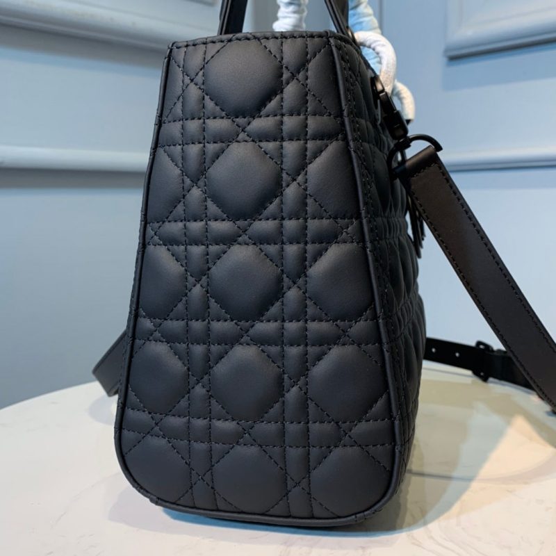 20200522_i1590157532_1184_6_jpg medium lady 24 black calfskin black hardware