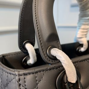 20200522_i1590157532_4941_7_jpg medium lady 24 black calfskin black hardware