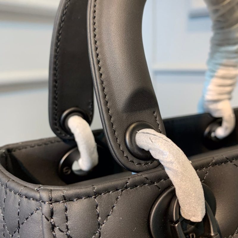 20200522_i1590157532_4941_7_jpg medium lady 24 black calfskin black hardware