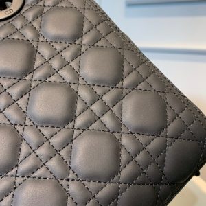 20200522_i1590157532_5911_8_jpg medium lady 24 black calfskin black hardware