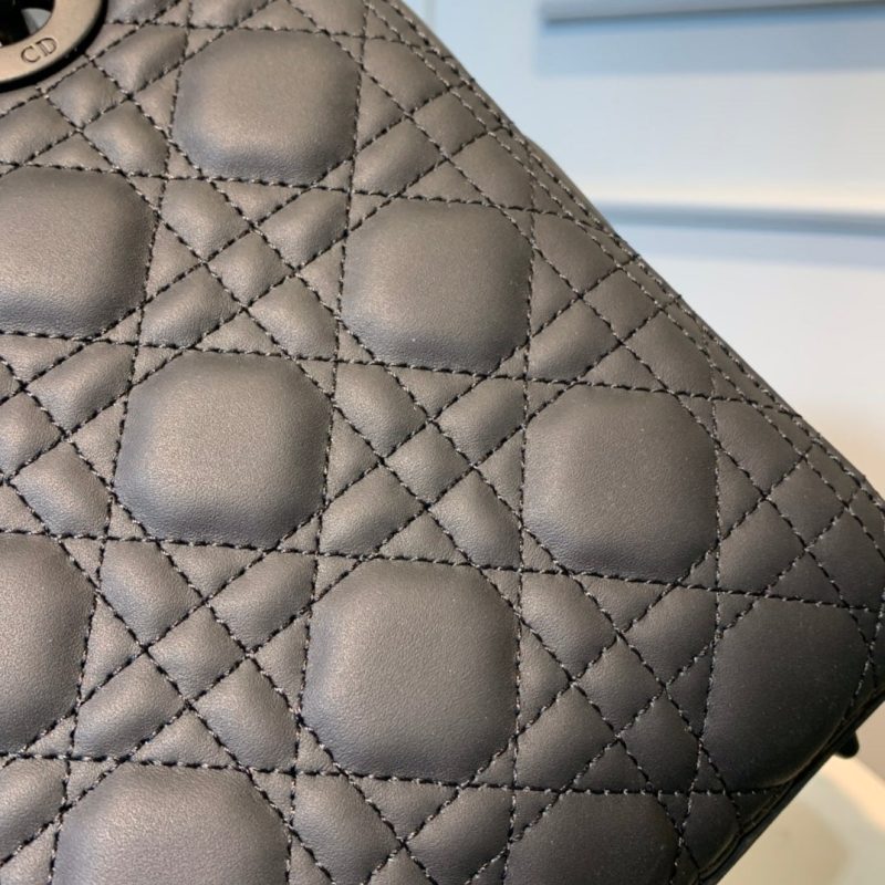 20200522_i1590157532_5911_8_jpg medium lady 24 black calfskin black hardware