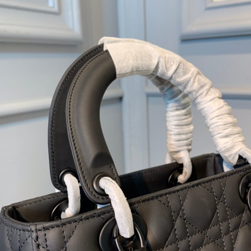 20200522_i1590157532_5921_4_jpg medium lady 24 black calfskin black hardware